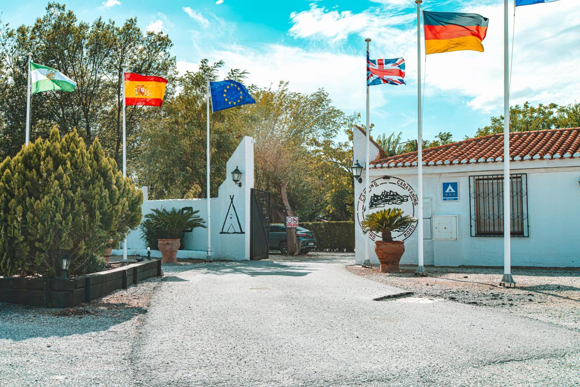 Camping & Bungalows Suspiro Del Moro Otura Exterior photo